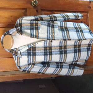 H&M* lightweight fuzzy plaid long sleeve collared button front size L shacket